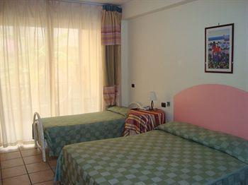B&B La Grotta SantʼAlessio Siculo מראה חיצוני תמונה